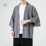 Kimono homme avec design fluide et moderne