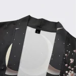 Kimono noir pour femme avec design floral Sakura