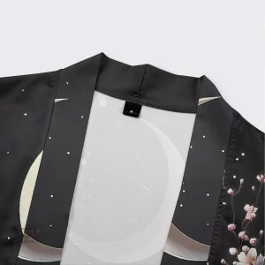 Kimono noir pour femme avec design floral Sakura