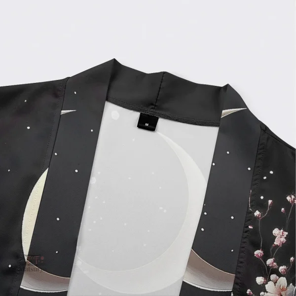 Kimono noir pour femme avec design floral Sakura