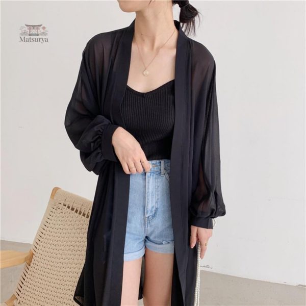 Kimono femme noir, accessoire de mode intemporel
