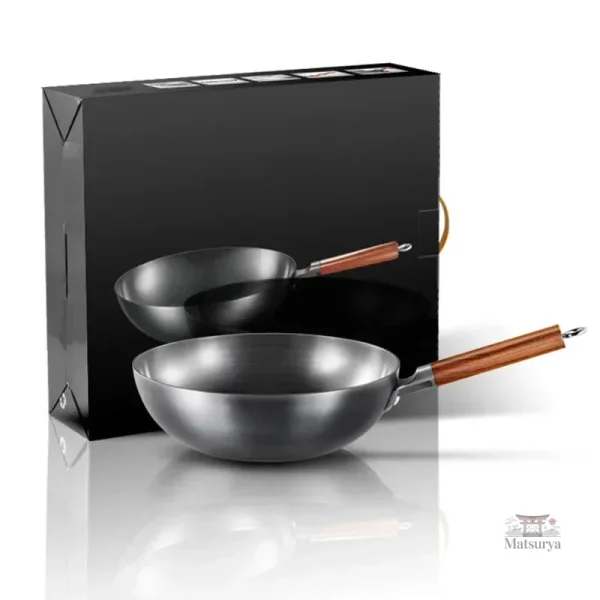Wok japonais en acier pour plats savoureux