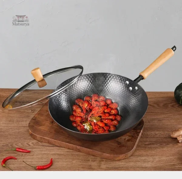 Wok japonais avec design élégant et pratique