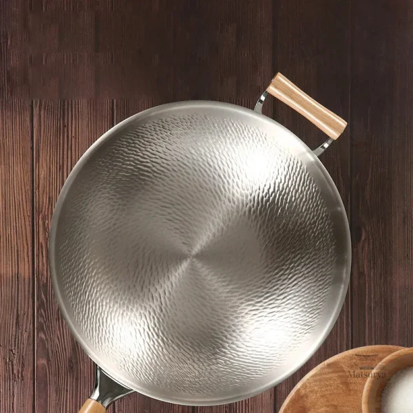 Wok martelé pour cuisson asiatique