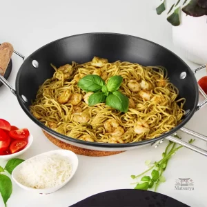 Wok japonais pour préparer des nouilles savoureuses