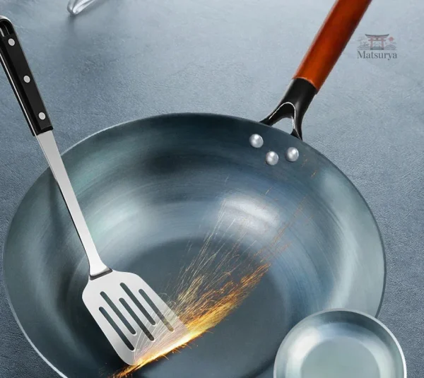 Wok en acier pour plats japonais sur induction