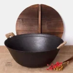 Ustensile de cuisine : wok avec couvercle en métal
